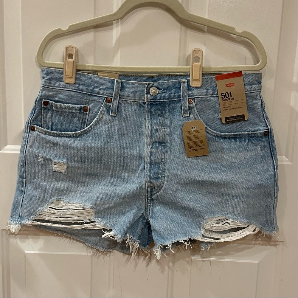 NWT - Levi’s 501 High Rise Shorts - 31